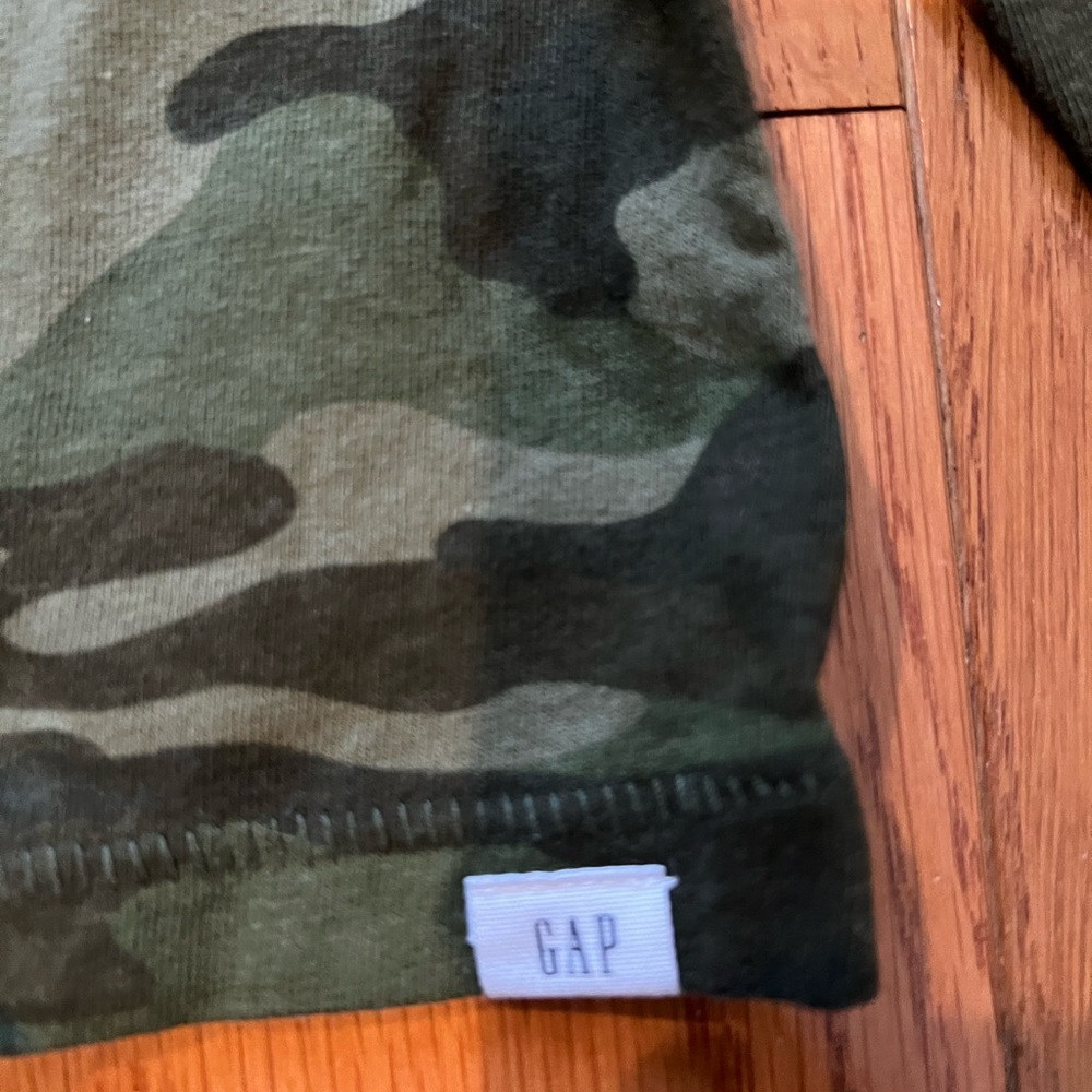 GAP Kids like new Blue and Green Camouflage Long Sleeve Tees - Picture 3 of 11